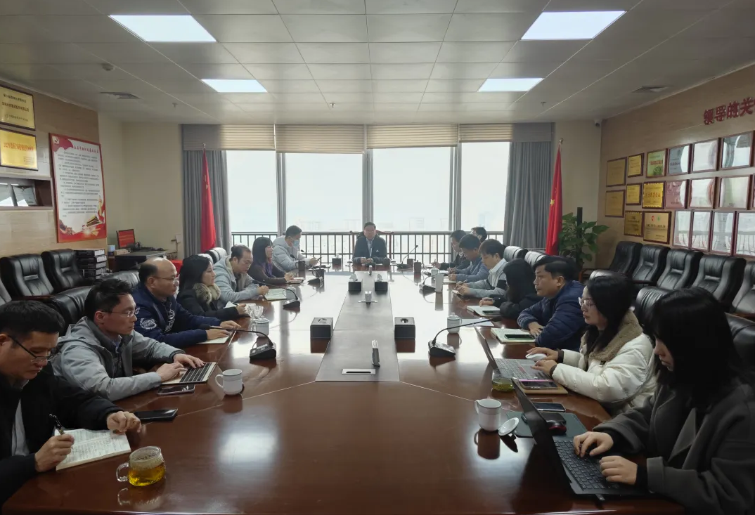 乐动体育水务集团专题学习民营企业家座谈会主要精神